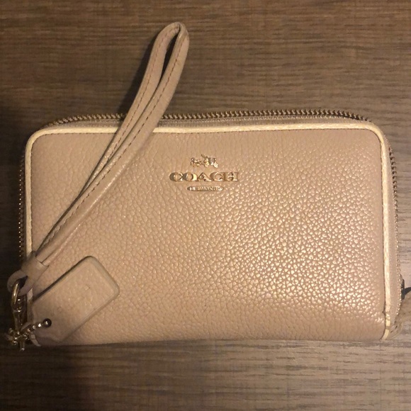 Authentic Coach Purse *SALE TODAY ONLY* - Picture 7 of 8